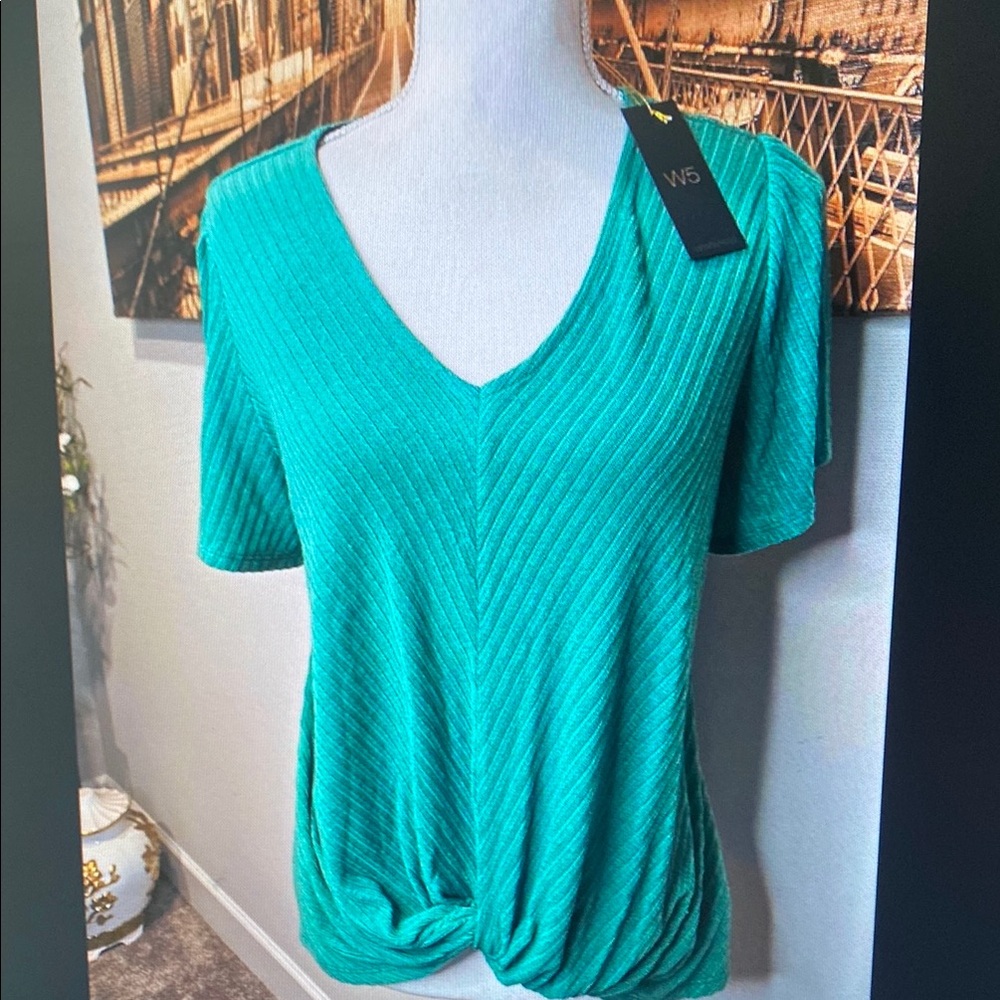 W5 Women's Green V-Neck Top